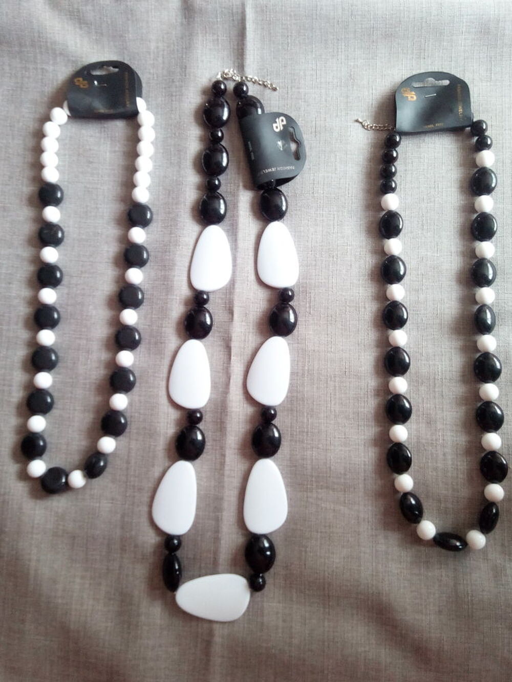 1 lot de 3 colliers fantaisies n/b jewelry Bijoux et montres