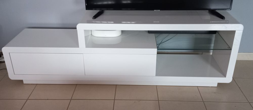 Meuble TV blanc laqu&eacute; Meubles