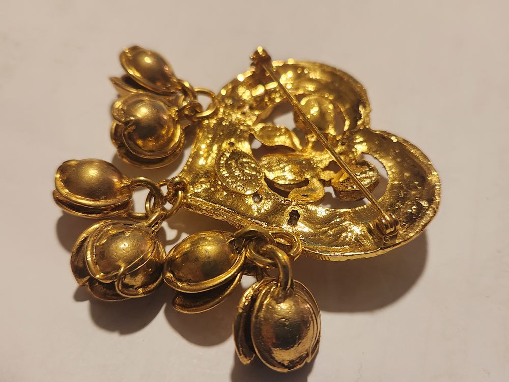 Broche c?ur dor&eacute; strass multicolore + pendants C.LACROIX Bijoux et montres