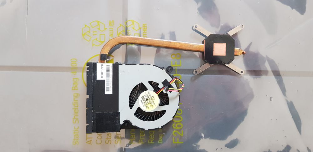 Refroidisseur (H000037350) pour PC portable Toshiba C850D Matériel informatique