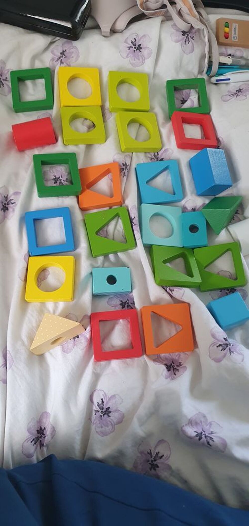 Je mes jouets seul 8 euros et lots de 5= 25 euros Jeux / jouets