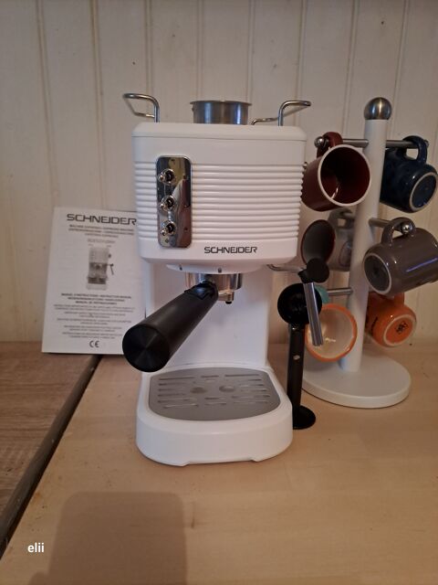 Cafeti�re expresso  manuelle avec 6 tasses sur support 89 Creutzwald (57)