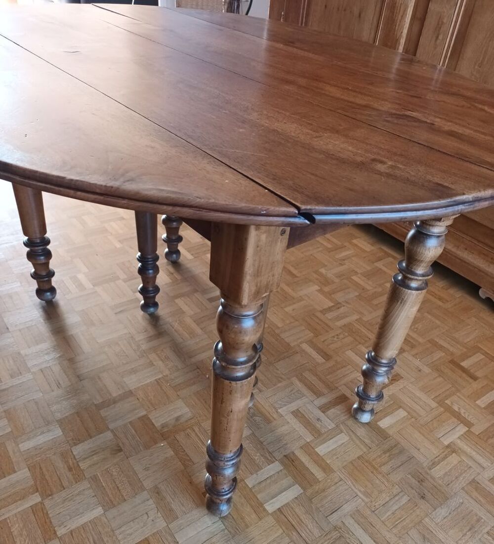 Table en noyer Meubles
