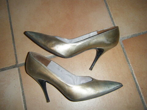 escarpin taille 37 4 Puym�ras (84)