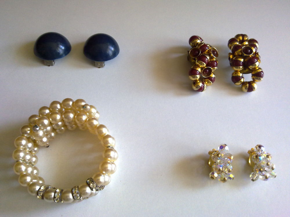 Colliers boucles oreille clips fantaisie vintage Bijoux et montres