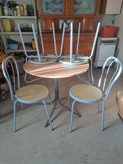 VD Table Ronde ,et 4 chaises Ligné (44)