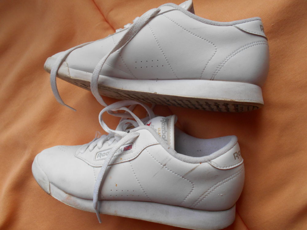 Baskets Reebok pointure 38 peu port&eacute;e
Chaussures