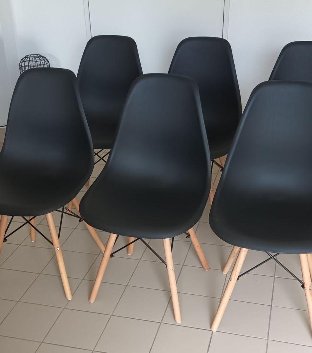 lot 6 chaises suedoises Meubles