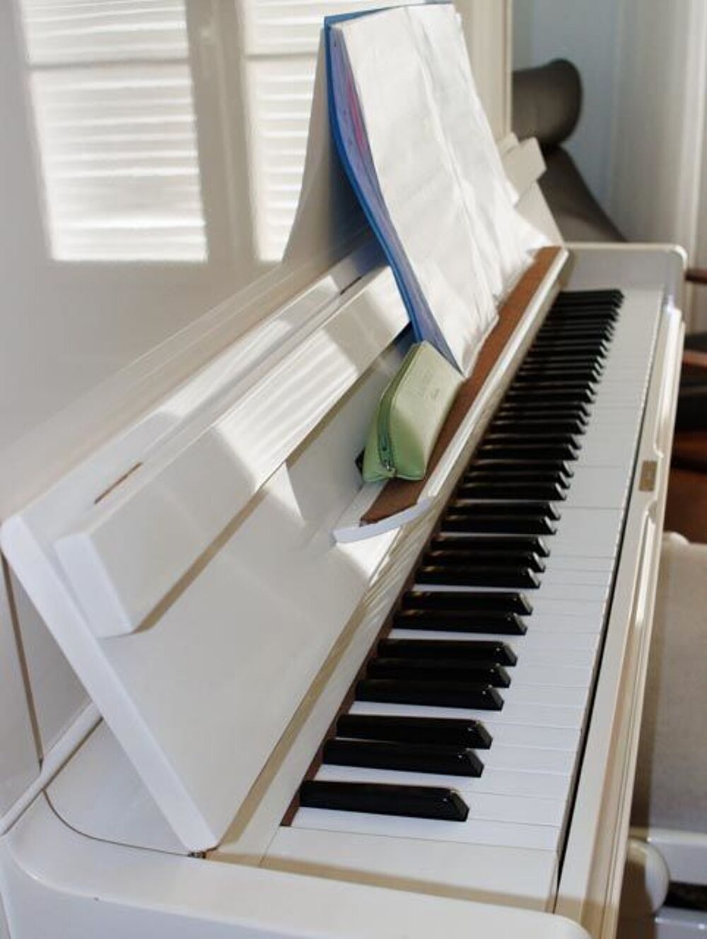 Piano Youg Chang blanc Meubles