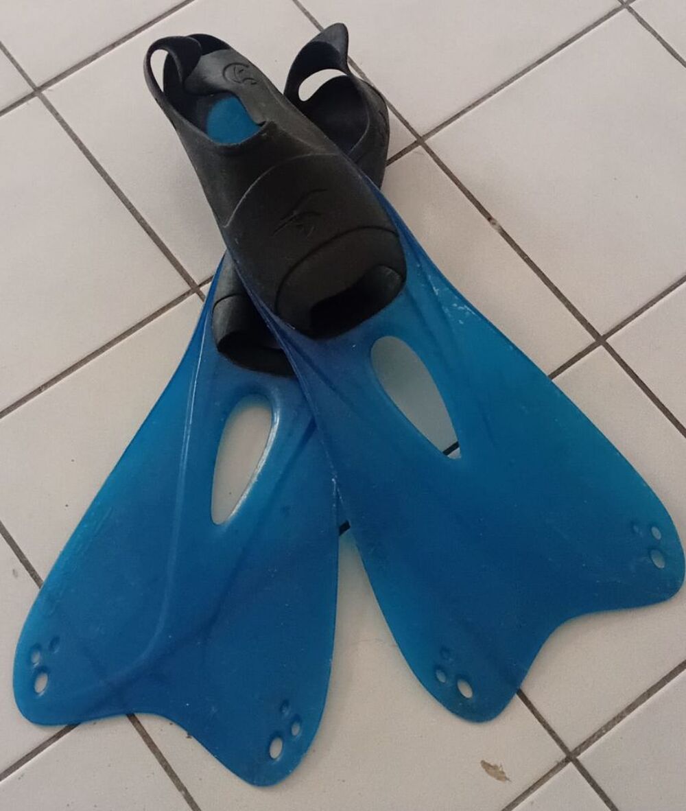 Palmes de natation Tribord Taille 39-41 - Bon &eacute;tat Sports