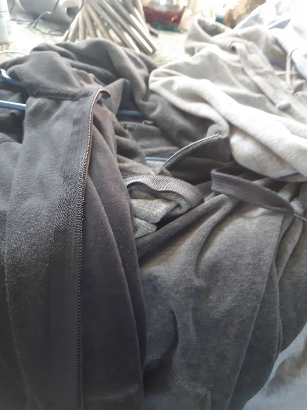 petit blouson en velours ou en coton capuche fermeture &eacute;clair 2 poches des tas de couleurs Vtements