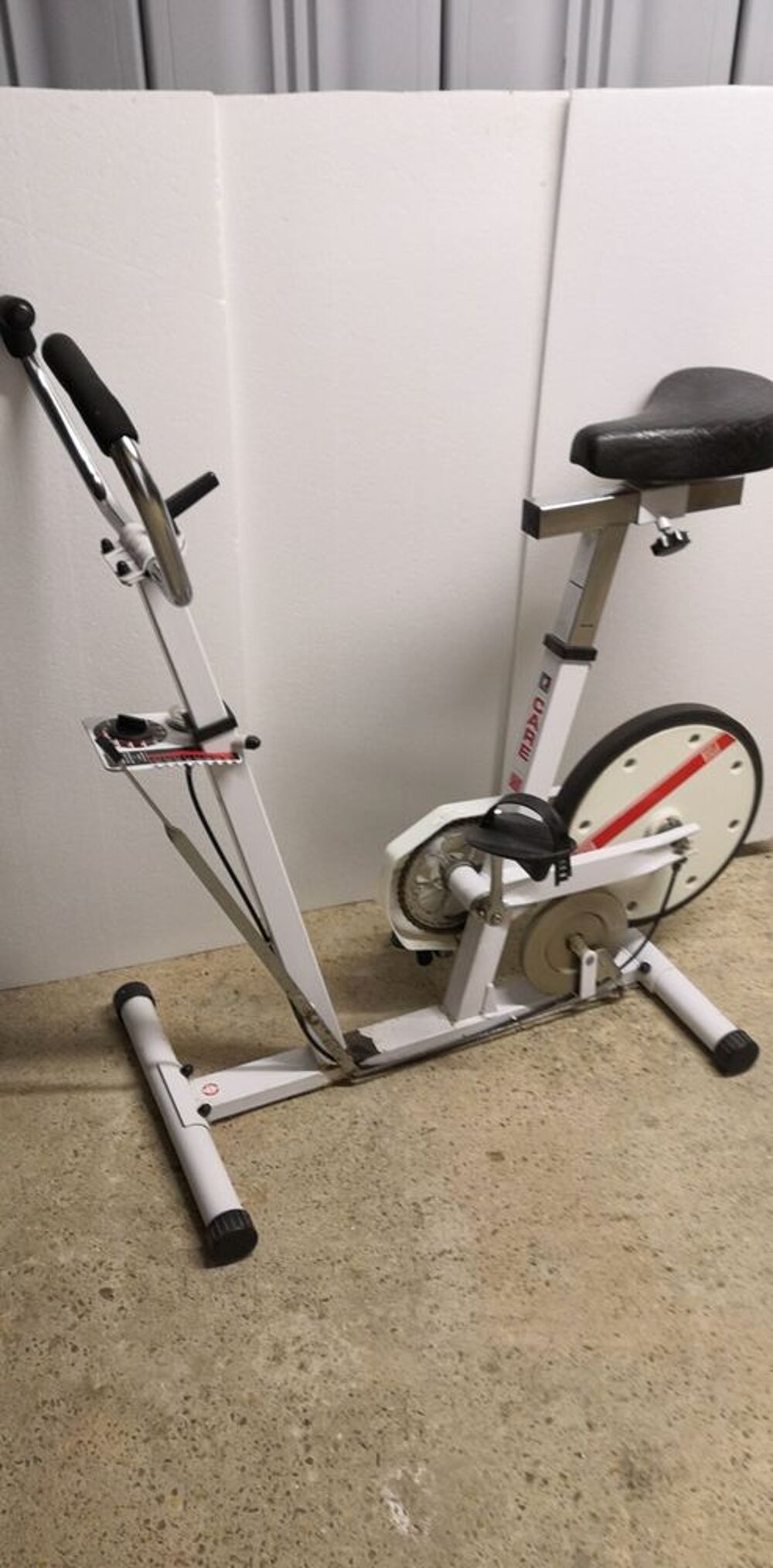 V&eacute;lo d'appartement marque CARE model 052 Vélos