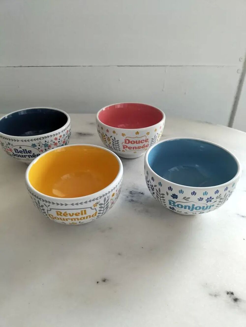 Lot de 4 bols d&eacute;cor&eacute;s, neufs Décoration