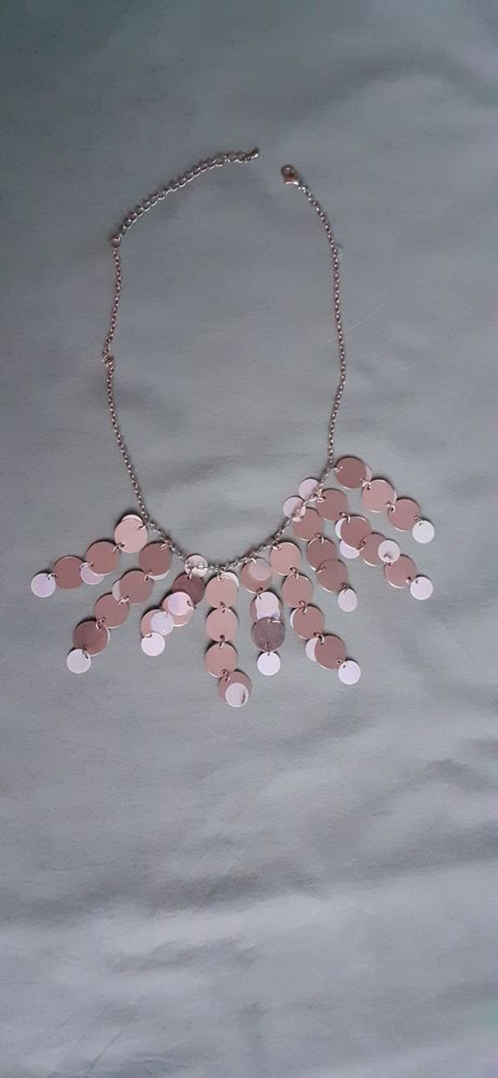 Collier fantaisie &agrave; pampilles argent&eacute;es Bijoux et montres