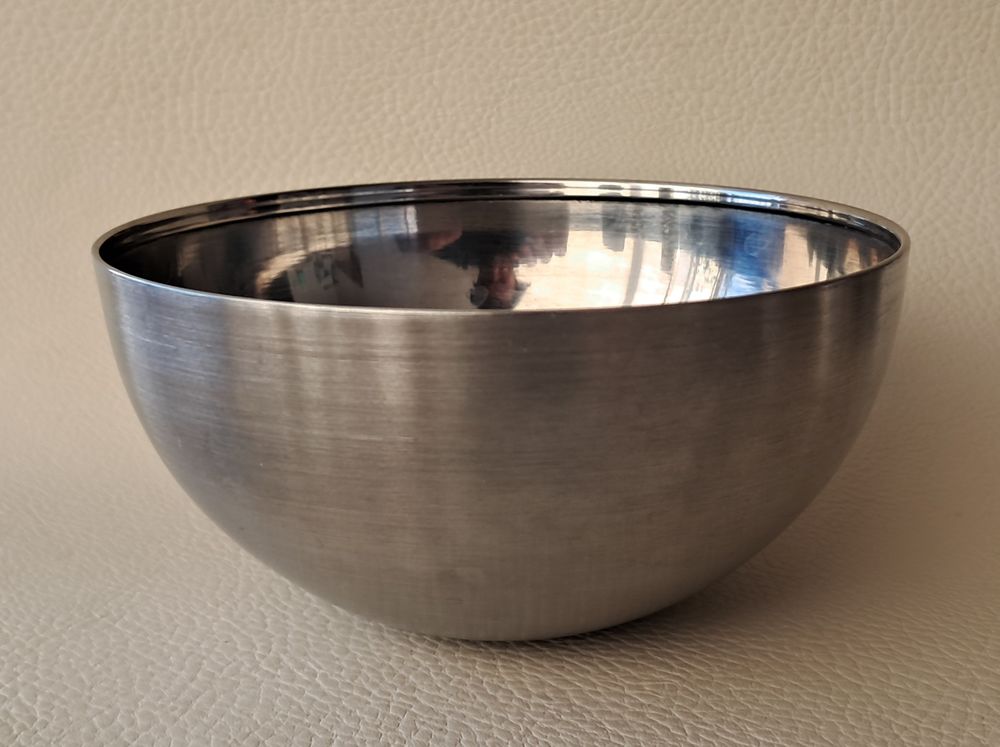 lot de 6 demi sph&egrave;re bol saladier en inox marque ikea 
Cuisine