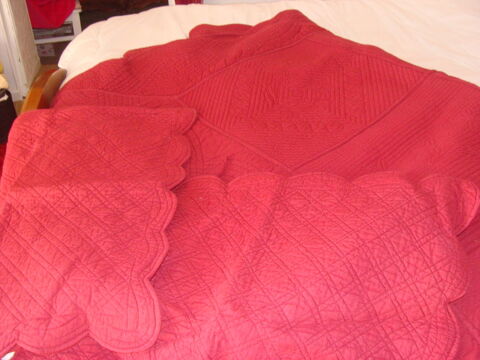 COUVRE LIT + TAIES D OREILLERS 20 Peyruis (04)