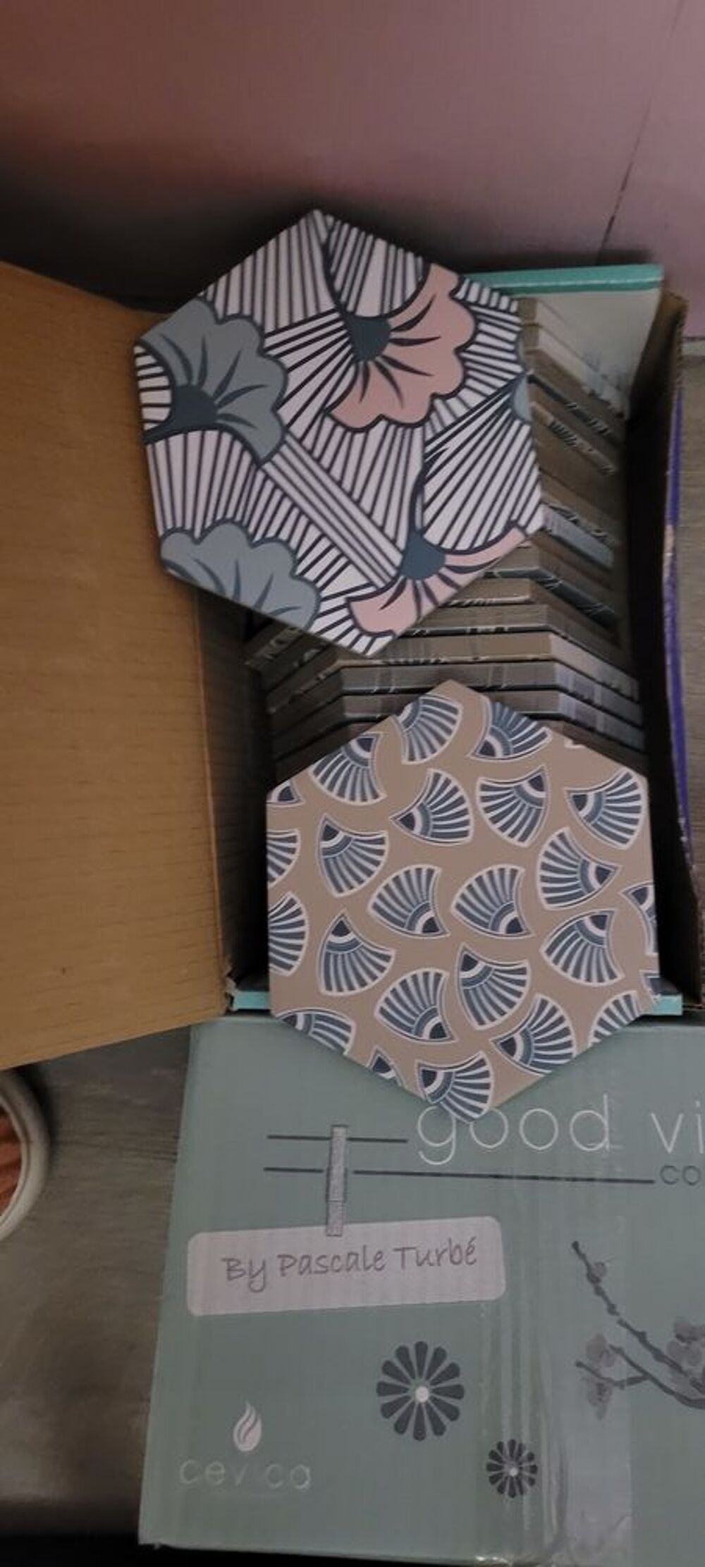 Carrelage hexagonal
Tommettes en gr&egrave;s " good vibes" Bricolage