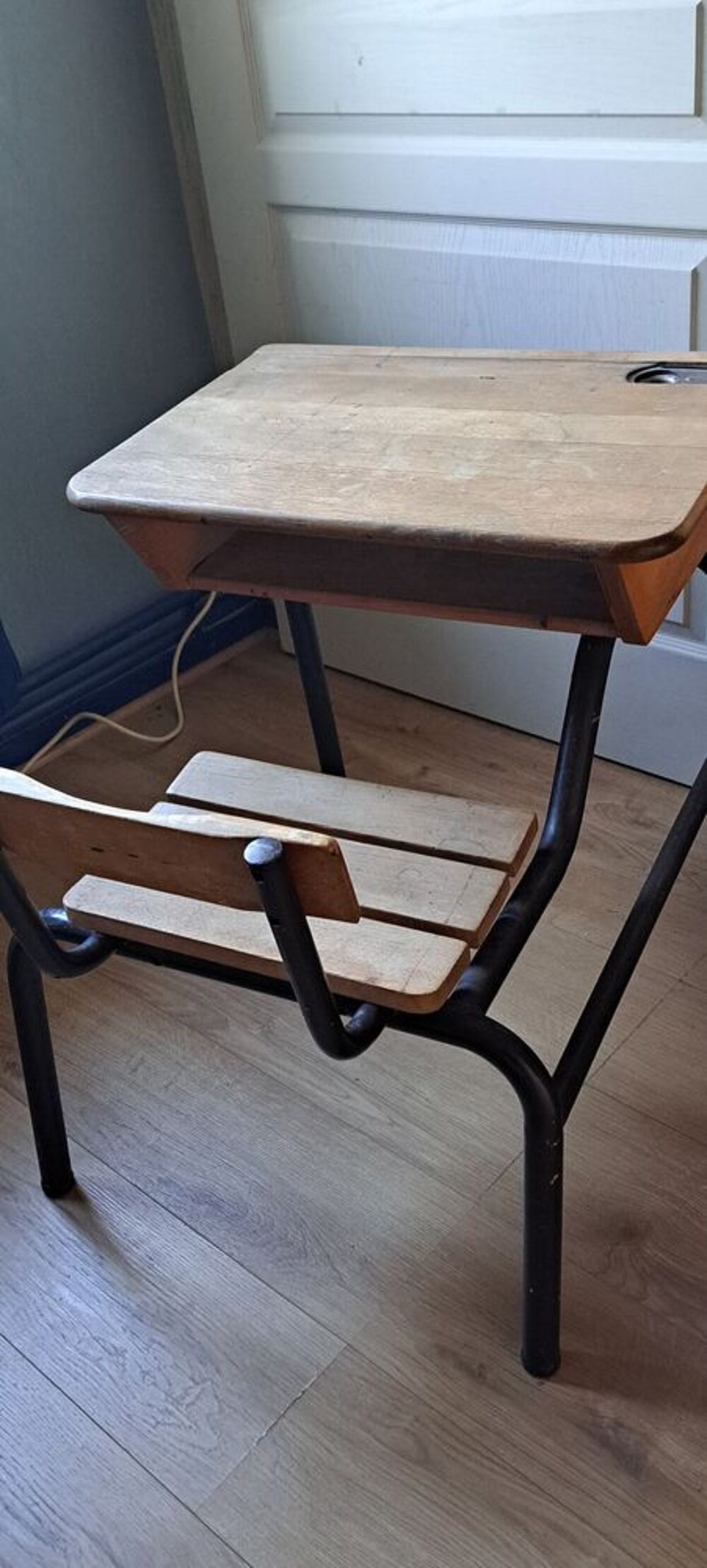 BUREAU ENFANT
petit bureau bois vintage avec encrier
Meubles