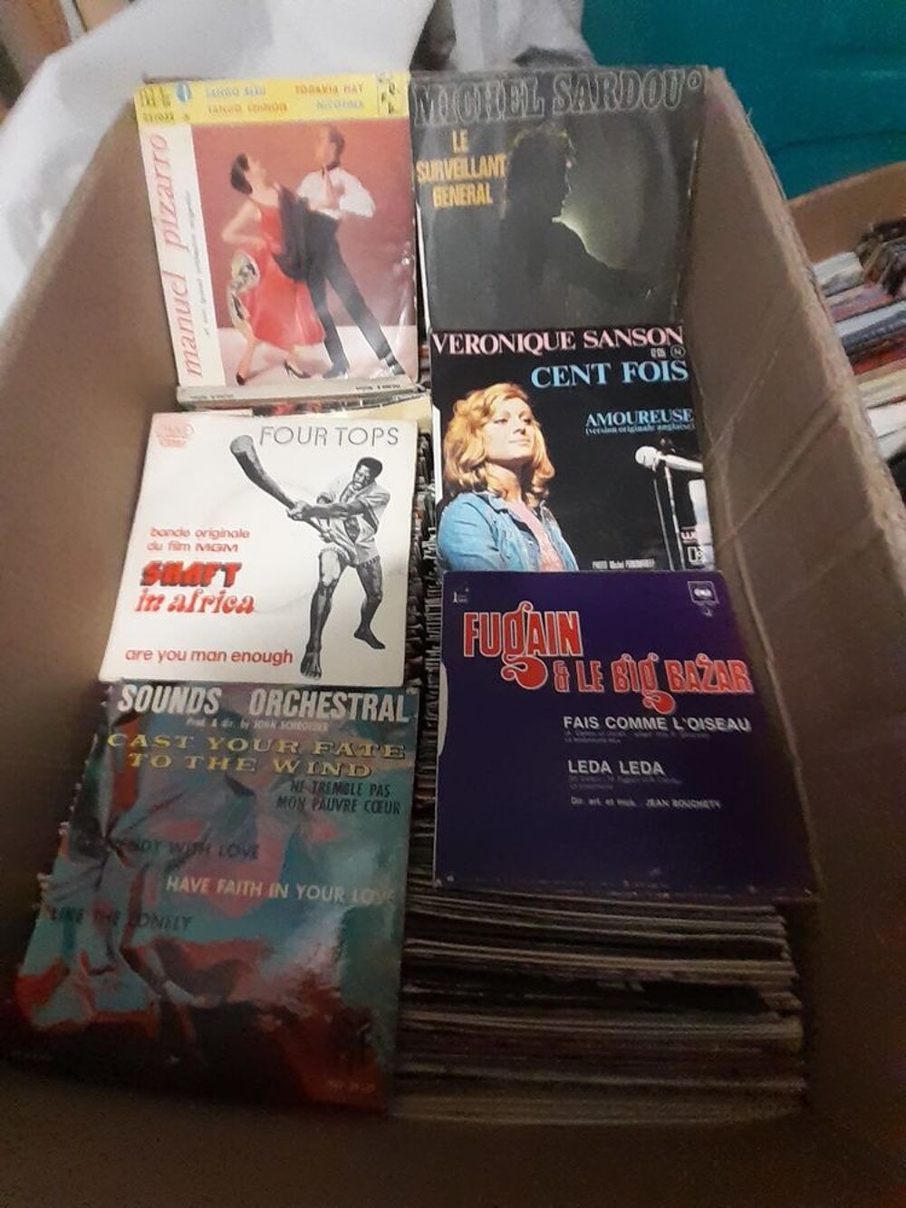 lot entier Vinyles 45T et 33T (550 vinyles en tout) CD et vinyles