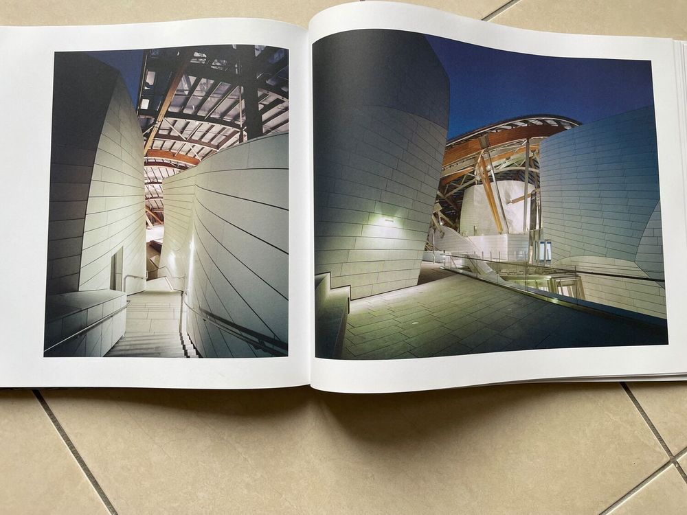 Livre de photographies sur la fondation louis Vuitton Livres et BD