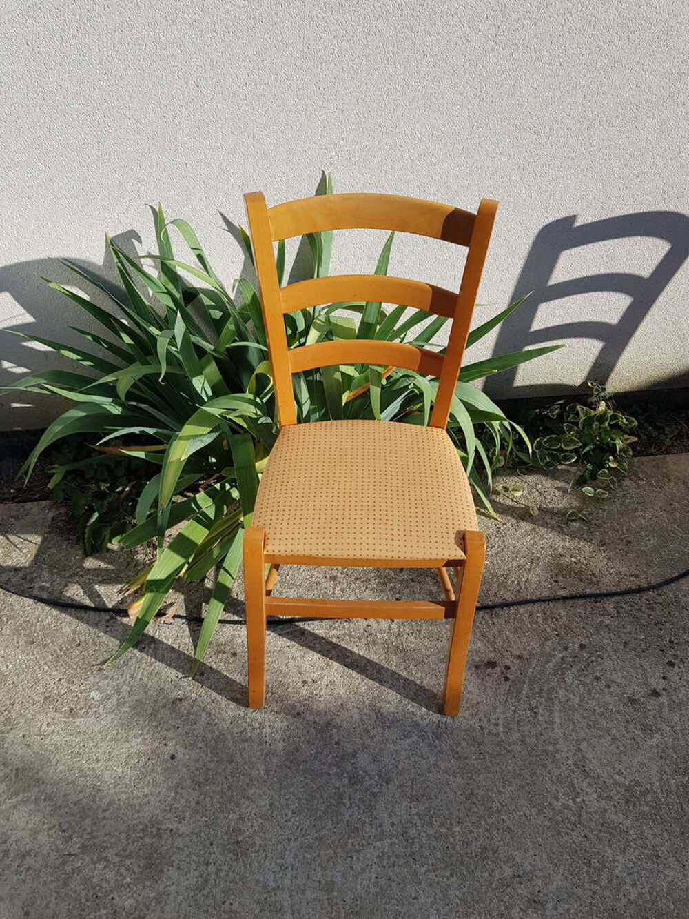 2 chaises en bois couleur chene clair Meubles