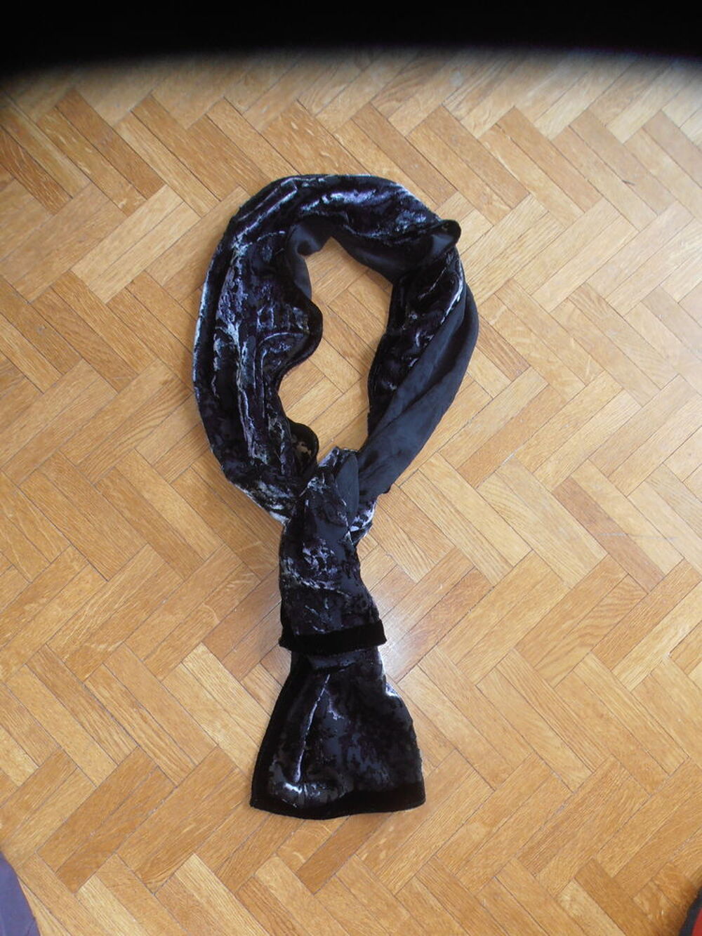 Echarpe velours d&eacute;vor&eacute; 13 (79) Vêtements
