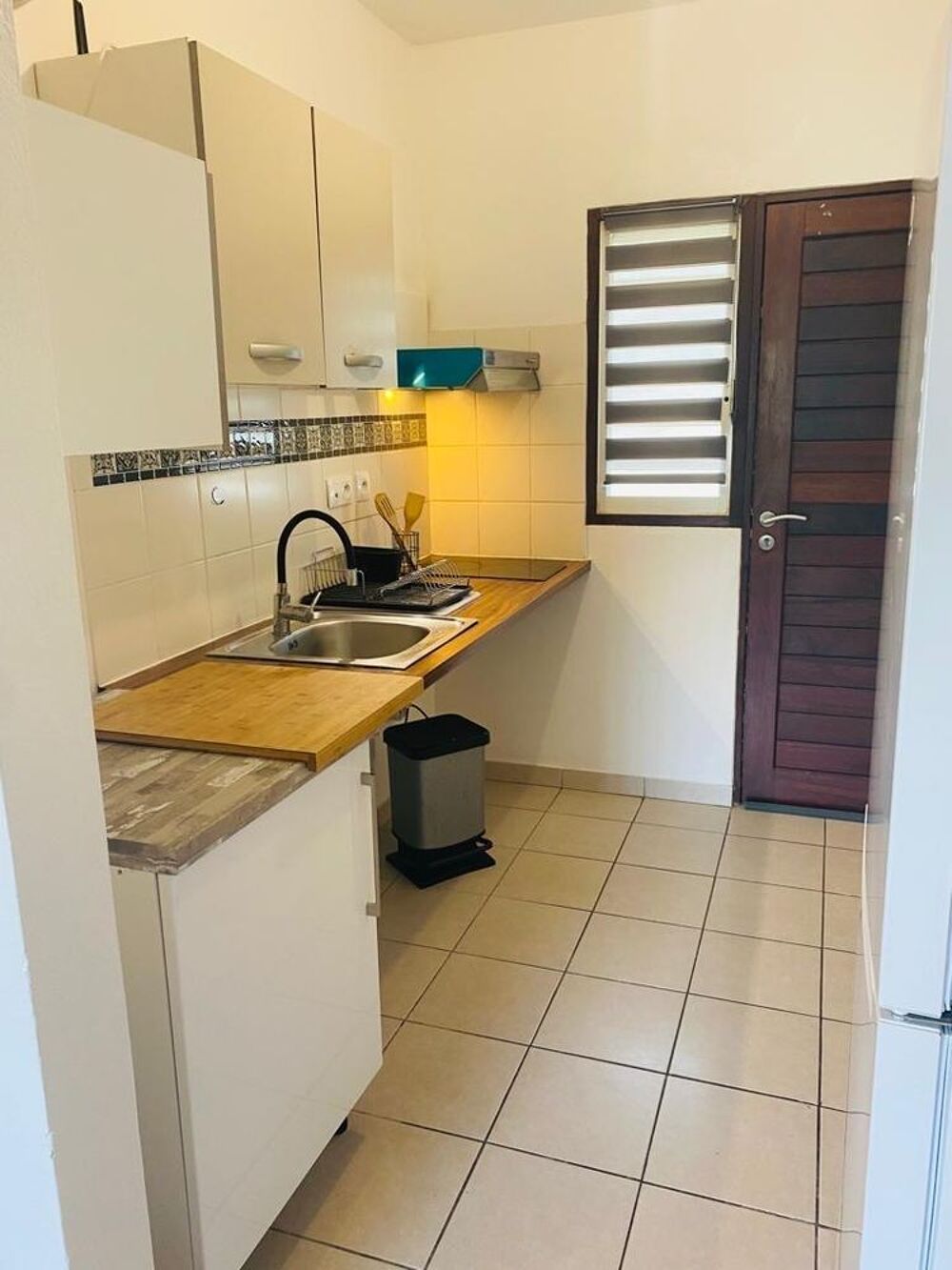 Location Appartement Studio meublé avec balcon, Cayenne, proche université Cayenne