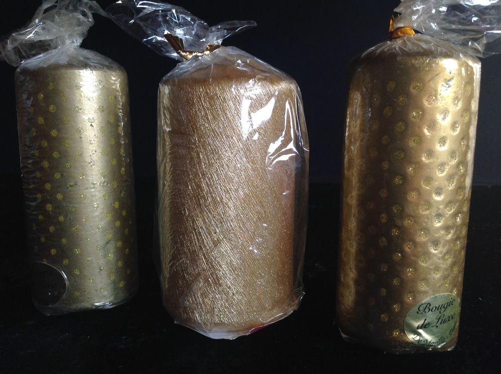 TROIS BOUGIES CYLINDRIQUES DOR&Eacute;ES NEUVES Décoration