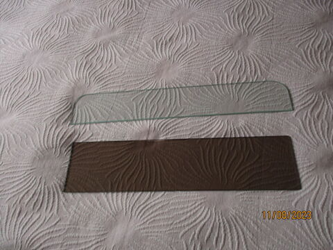 LOT de 2 tablettes en verre ,pour salle de bain 5 Flac (16)