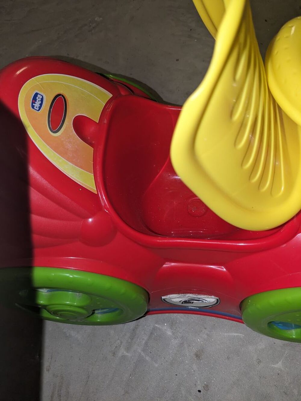 Trotteur camion marque Chicco
Jeux / jouets