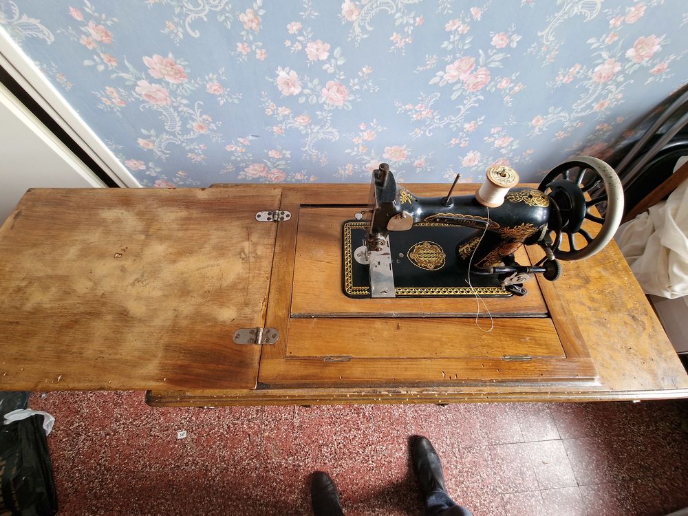 Machine &agrave; coudre ancienne 