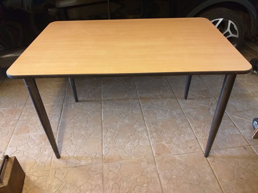 table en bois beige Meubles