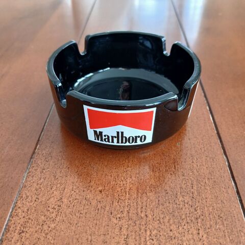 Cendrier Marlboro 5 Isigny-sur-Mer (14)