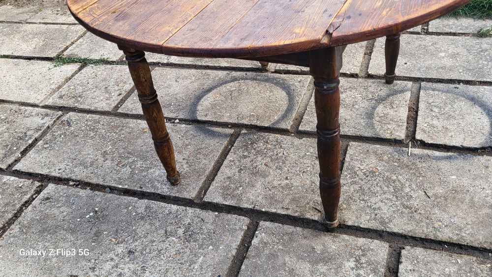tr&egrave;s belle table ancienne Meubles
