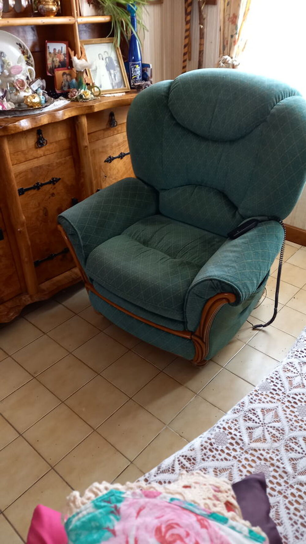 Fauteuil relaxe vintage en tissu vert Meubles