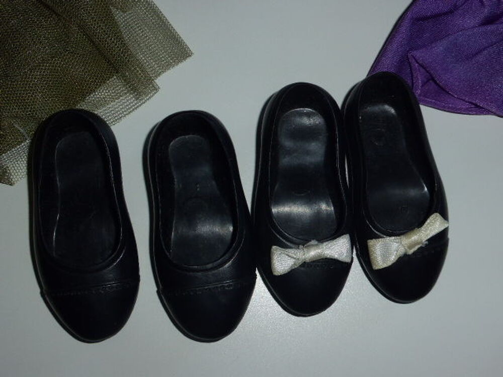 Lot de v&ecirc;tements et chaussures pour poup&eacute;e journey girl Jeux / jouets