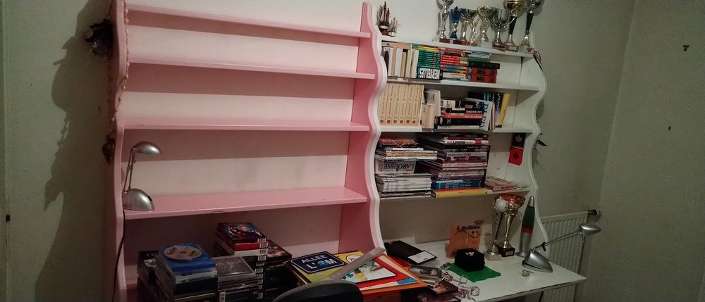 Bureau avec &eacute;tag&egrave;res (existe en rose et en blanc) Meubles