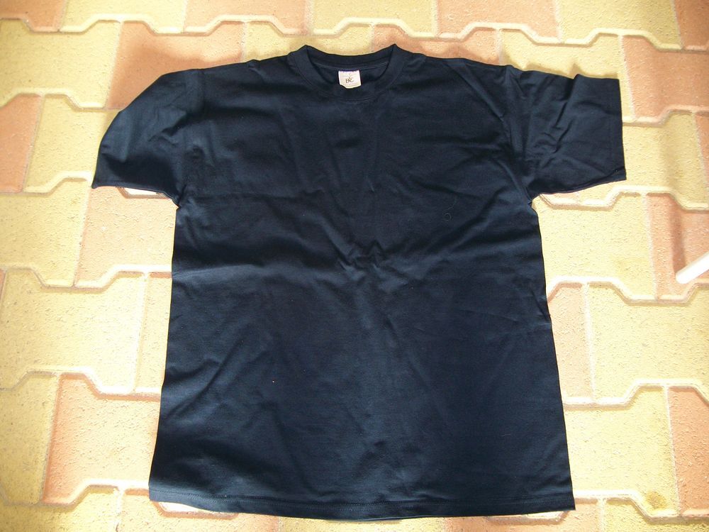  tee shirt bleu col rond
taille S Vêtements