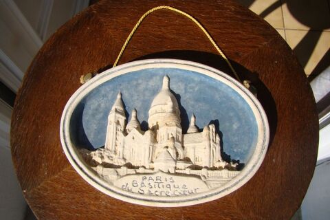 Ancien m�daillon mural  - Paris ann�es 1920
Gargenville (78)