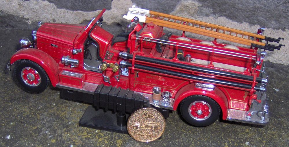 Camion pompiers avec grande &eacute;chelle &amp; accessoires 