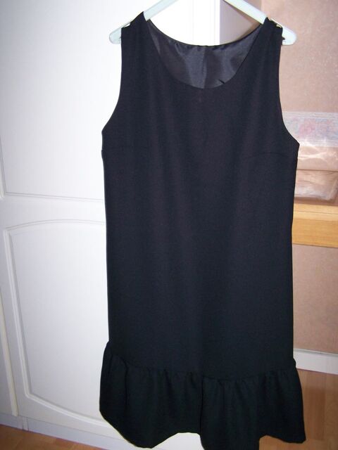 jolie robe noire -habill�e - infroissable- Tail:40 6 Dieppe (76)