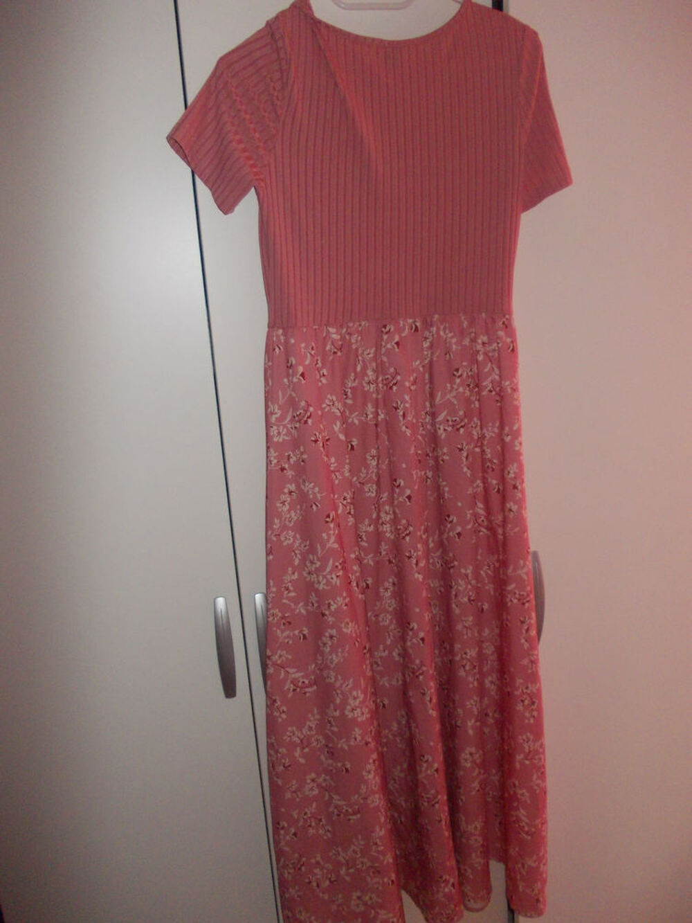 Robe rose Shein
Vêtements