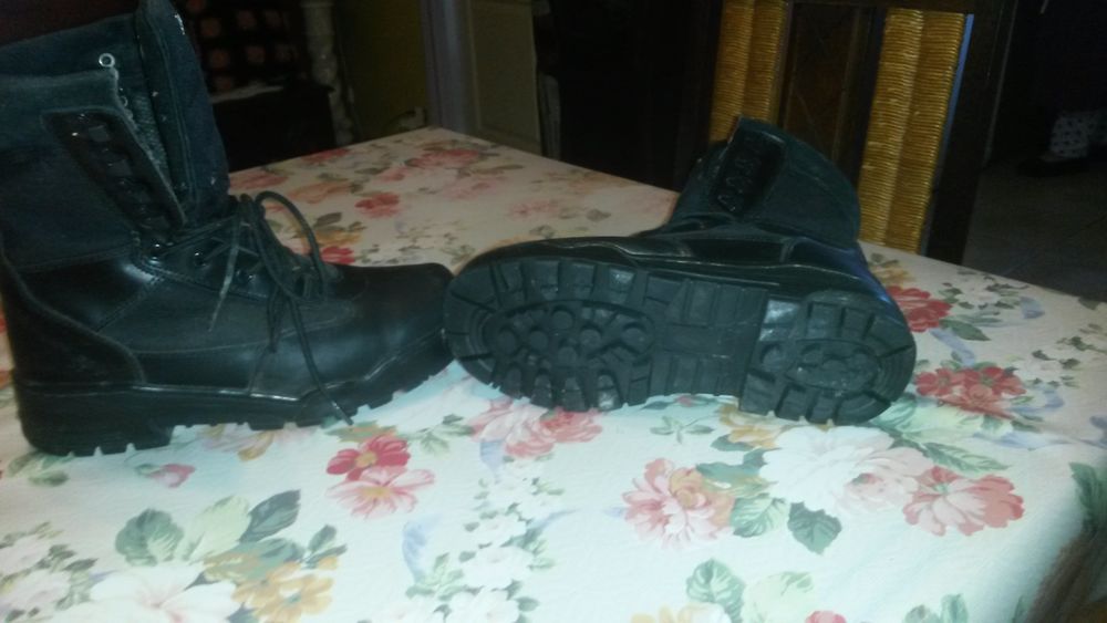 paires de rangers l&eacute;gers type s&eacute;curit&eacute; tactical Chaussures