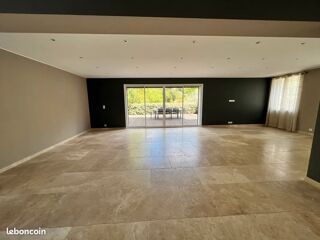  Villa à louer 6 pièces 257 m² Montpellier