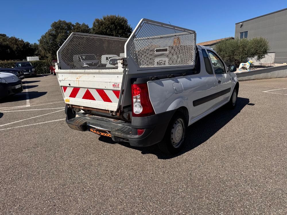 Logan Pick-up 1.5 DCI 85ch AMBIANCE PICK UP BENNE 2011 occasion 84290 Sainte-C&eacute;cile-les-Vignes
