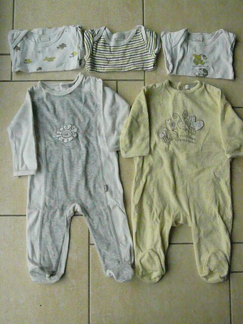 Lot pyjamas / bodies 12 mois (n22) 10 Franqueville-Saint-Pierre (76)
