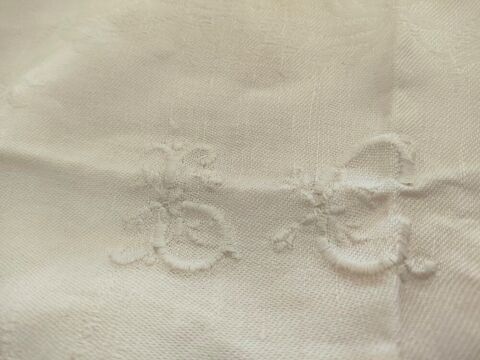 nappe 1.50 x 2.20 0 Saint-Quentin-la-Poterie (30)