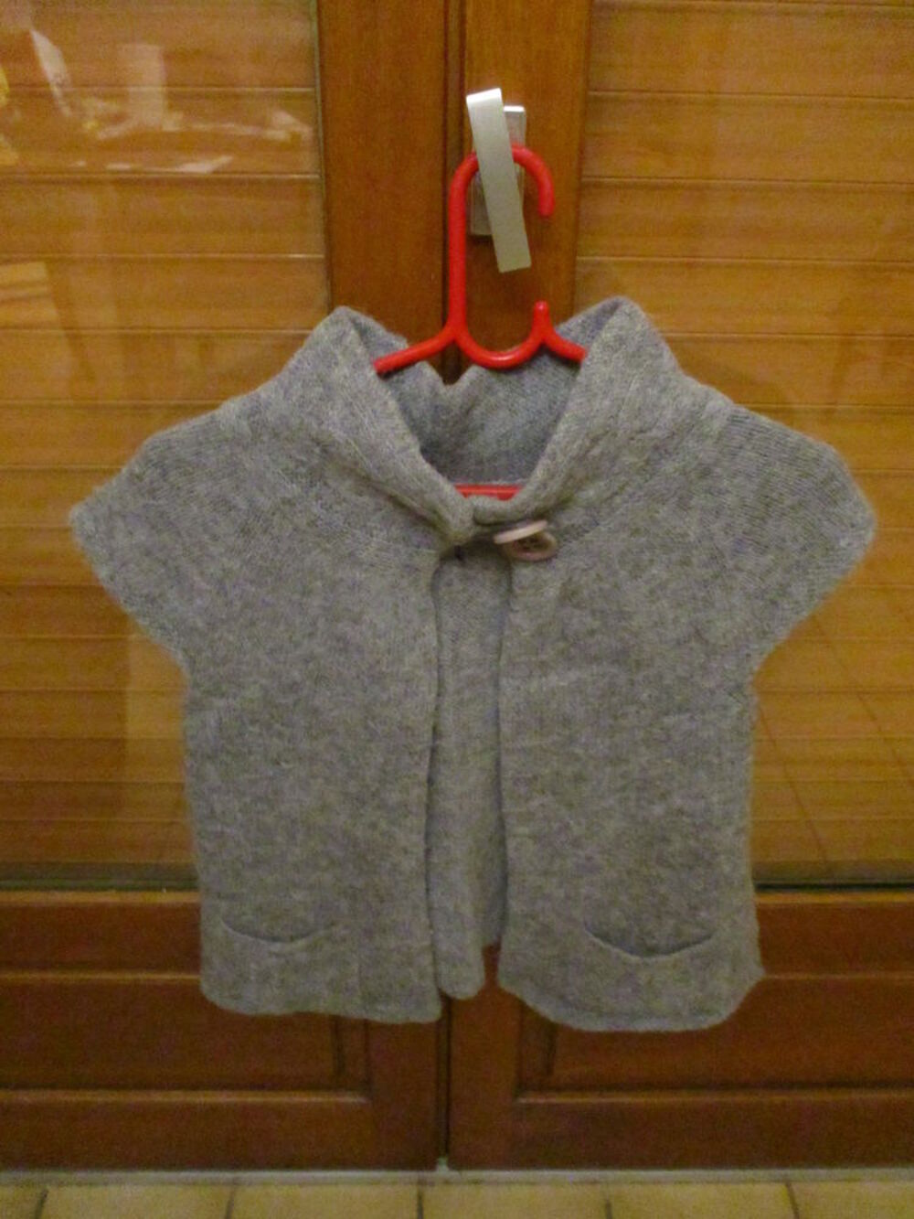 lot de 2 gilets et un pull sans manche gris et noir et gris Vêtements