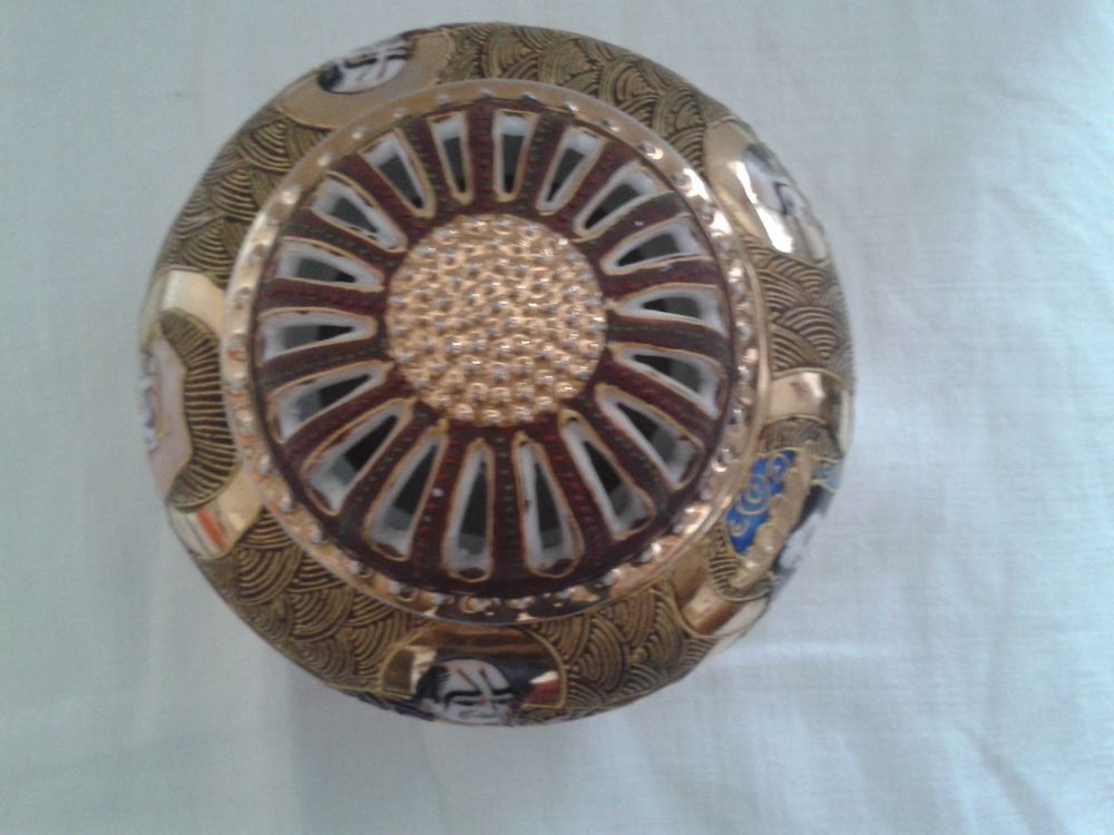 br&ucirc;le parfum ancien en porcelaine du Japon Satsuma Décoration