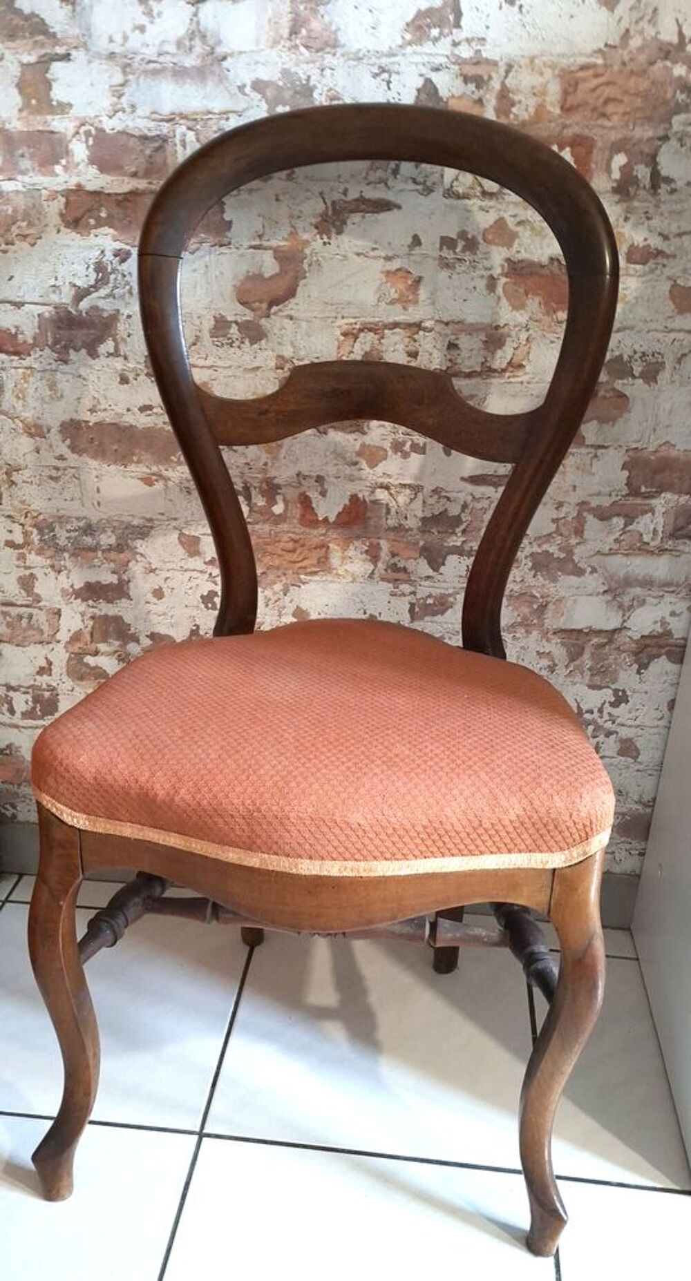 Chaise d'&eacute;poque assise tissu vieux rose style Louis Philippe Meubles